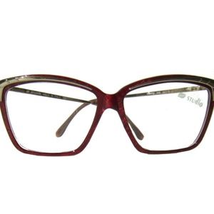 STUDIO VINTAGE WOMEN FRAME CIRCA 1980